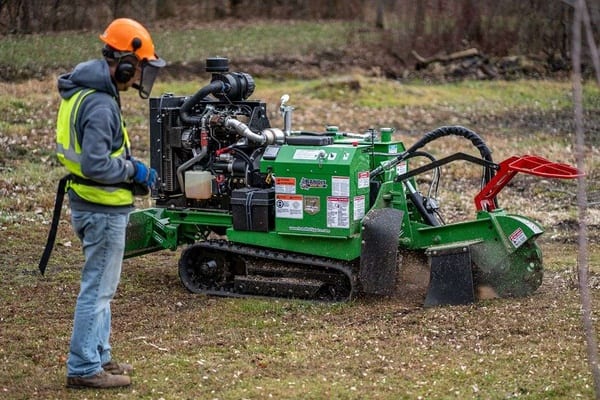 Large track-mounted stump grinder